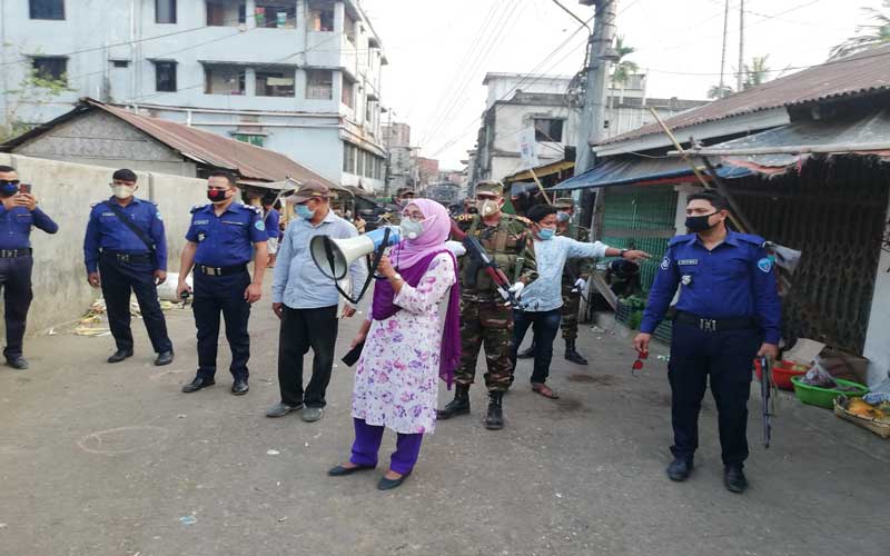 বিনা কারণে বের হলেই ফিরতে হচ্ছে ঘরে