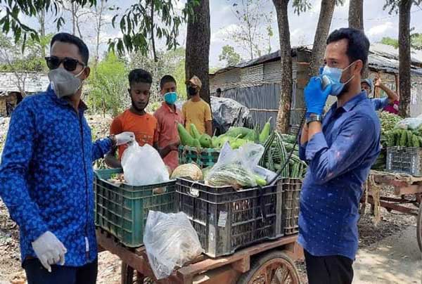 আলীকদম ছাত্রলীগের সবজি বিতরণ