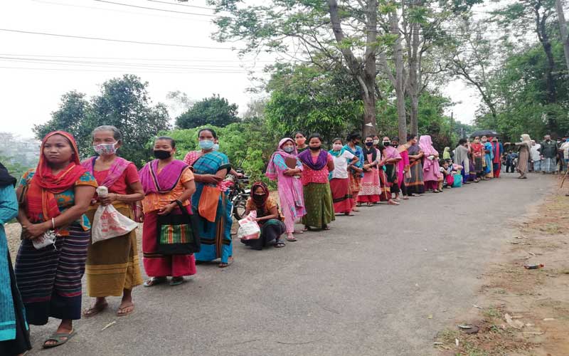 রাঙামাটিতে শুরু হয়েছে ১০ টাকার চাল বিক্রি