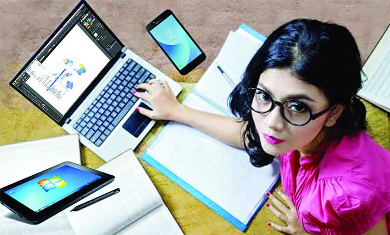 করোনাবন্দি জীবনের সঙ্গী মোবাইল-ল্যাপটপ