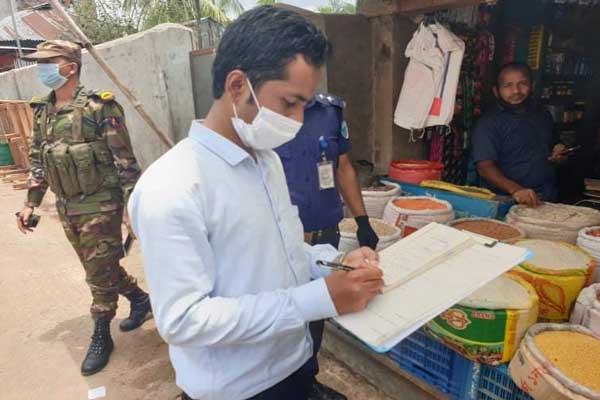 বনরূপা বাজারে কয়েকটি দোকানে জরিমানা