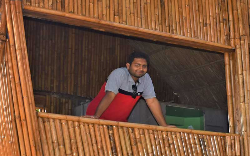 এইসব নিরলস ছুটে চলা কাদের জন্য ?