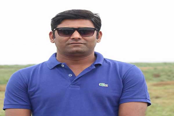 হামে আক্রান্ত শিশুদের ঔষধ কিনে দিলেন ইউএনও