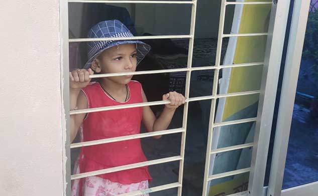 করোনা কেড়ে নিল দূরন্ত শৈশব
