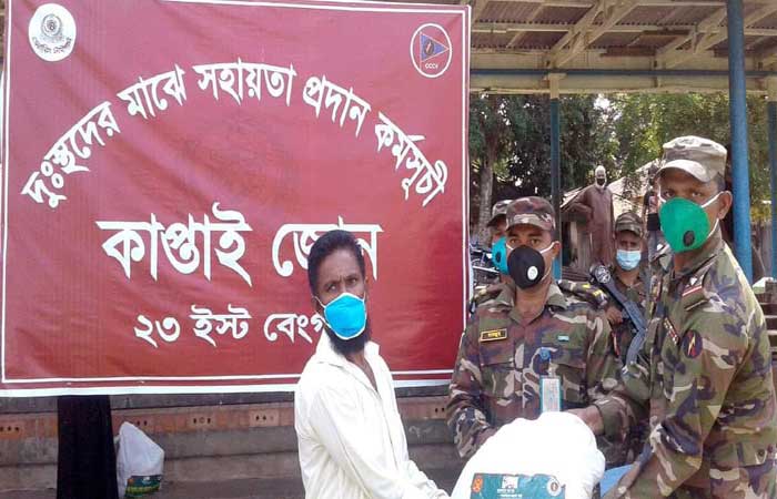 মানুষের পাশে ত্রান সহায়তা নিয়ে কাপ্তাই সেনা জোন