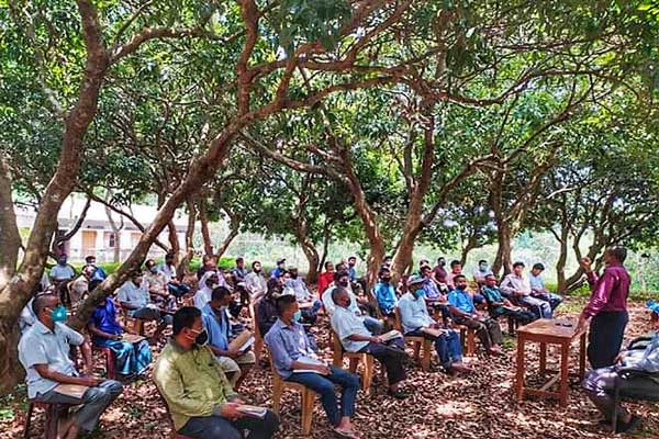 কৃষি সম্প্রসারণে কৃষকদের দিনব্যাপী প্রশিক্ষণ
