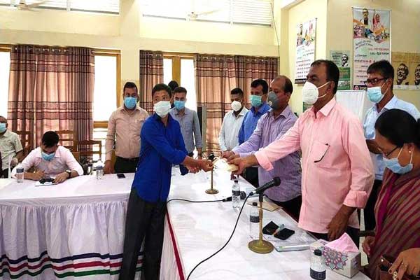 হাতির আক্রমণে ক্ষতিগ্রস্তরা পেল অর্থ সহায়তা