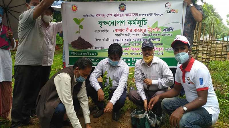 এক ঘণ্টায় এক লক্ষ চারা রোপন করলো পার্বত্য চট্টগ্রাম উন্নয়ন বোর্ড !