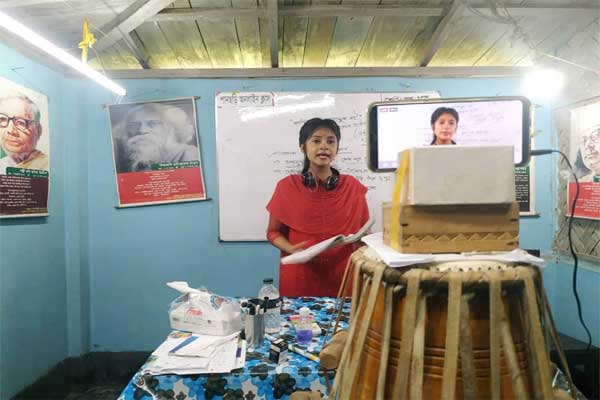 অনলাইন পাঠদানে ‘তারুণ্যের জয়গান’