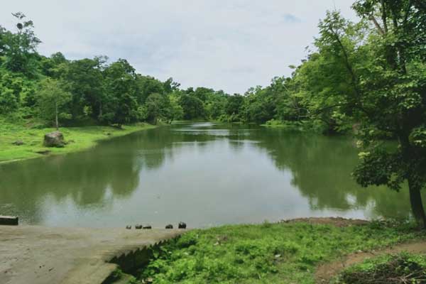 পাহাড়ের উপর দেবতার পুকুর
