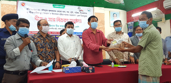 বান্দরবানে ২৯শ’ কৃষকের মাঝে বীজ-সার বিতরণ