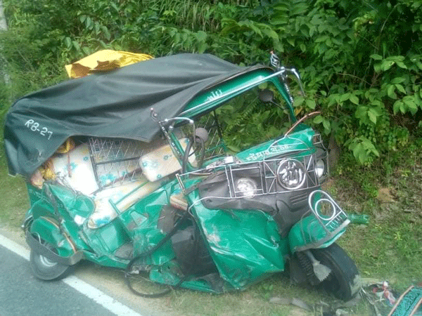 কাপ্তাইয়ে বাস-সিএনজি সংঘর্ষে আহত ১০