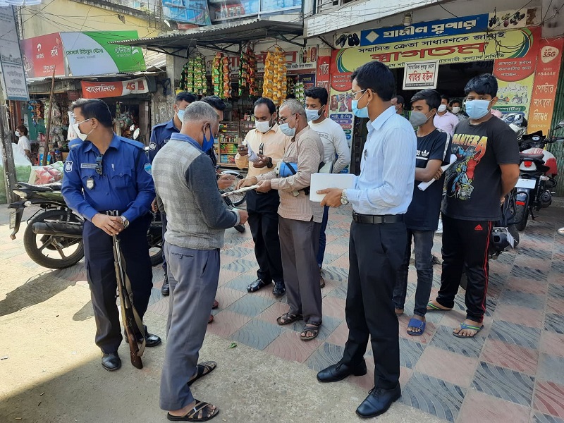 রাঙামাটিতে মাস্ক না পরায় ৩৩০০ টাকা অর্থদণ্ড