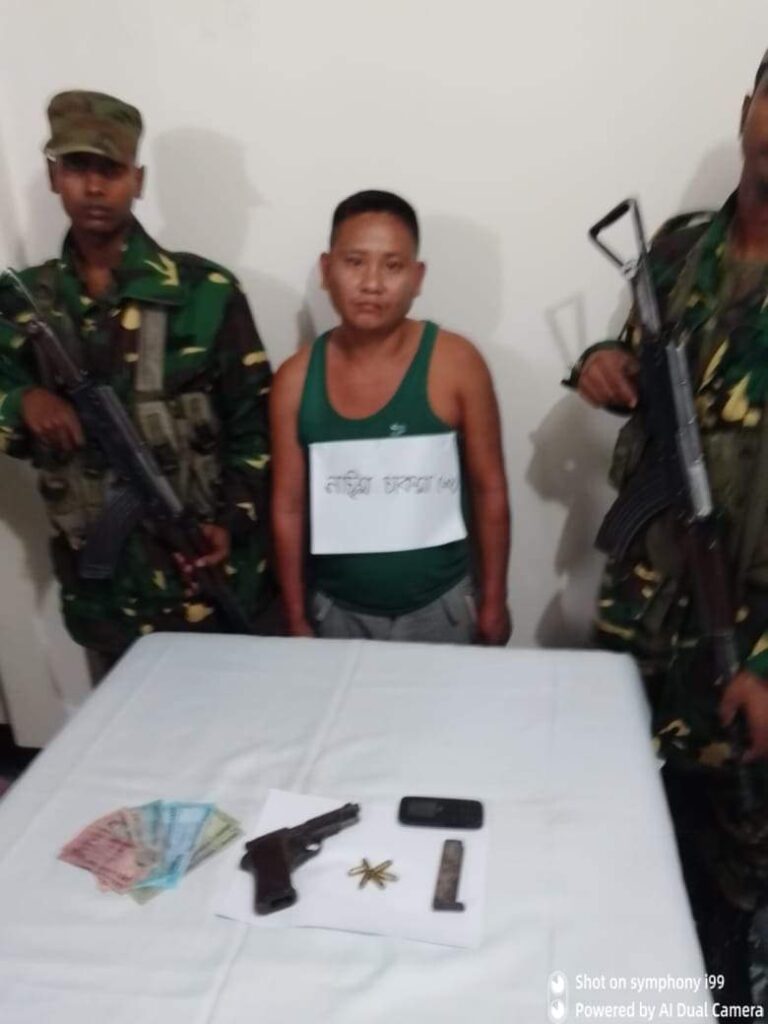 ঘাগড়ায় অস্ত্রসহ যুবক আটক