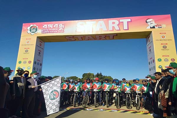 প্রথমদিন ১৩০ কিলোমিটার পাড়ি দিল সাইক্লিস্টরা