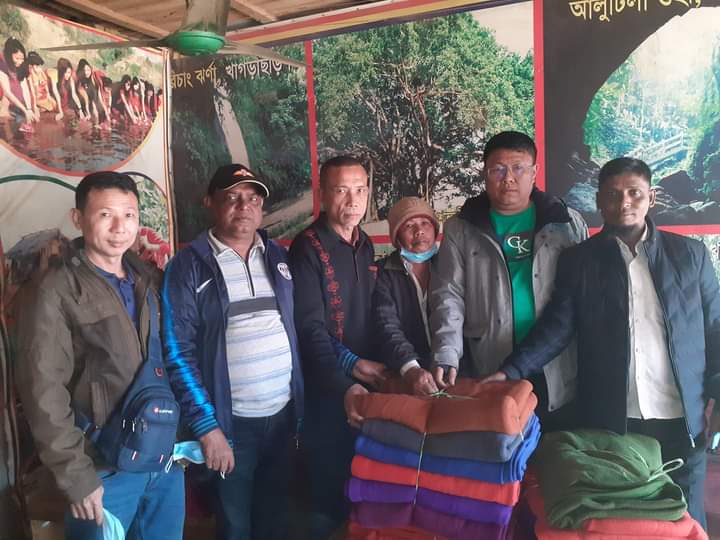 সাজেকে ইউপিডিএফের (গণতান্ত্রিক) কম্বল বিতরণ