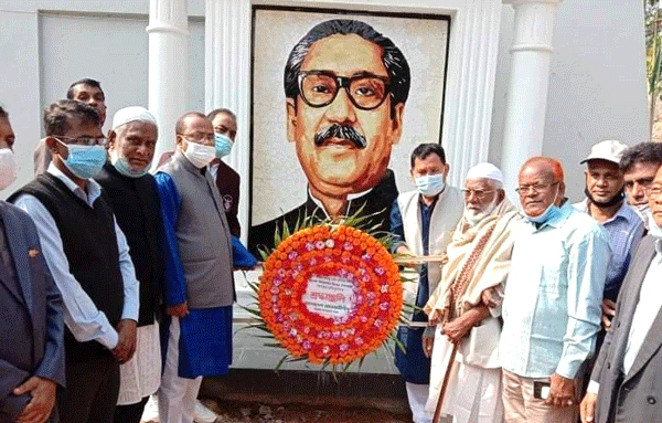 কাপ্তাইয়ে বঙ্গবন্ধুর প্রতিকৃতিতে পুষ্পস্তবক অর্পণ