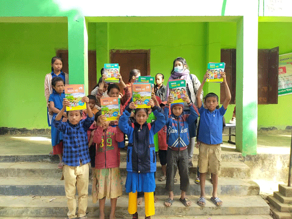 নৃ-গোষ্ঠীর নিজস্ব মাতৃভাষায় বই পাচ্ছে ২৭ হাজার শিক্ষার্থী