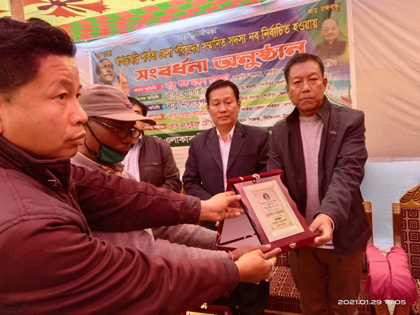 মহালছড়িতে জেলা পরিষদের সদস্যদের সংবর্ধনা