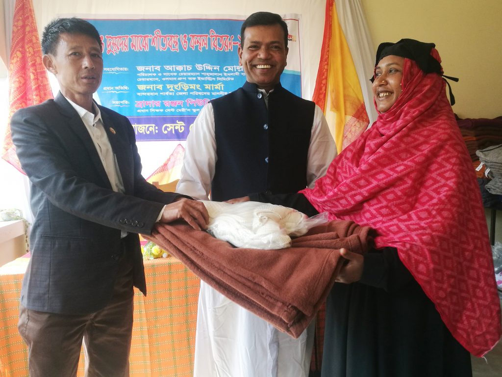 আলীকদমে শীতার্তদের কম্বল বিতরণ