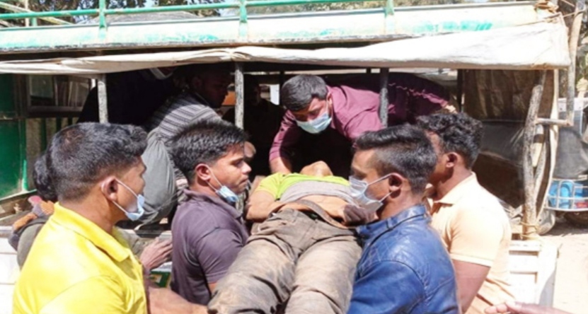 সাজেকে ইটবাহী ট্রাক উল্টে আহত ৭