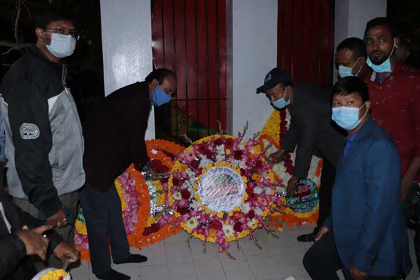 ভাষা শহীদদের স্মরণে উন্নয়ন বোর্ডের পুস্পস্তবক অর্পণ
