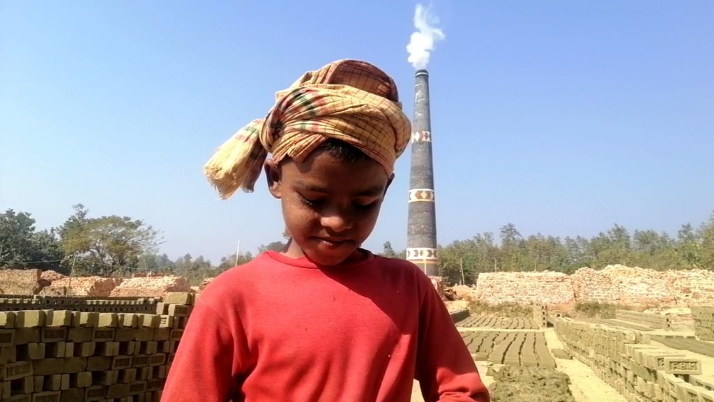ইটভাটায় পুড়ছে রায়হানদের স্বপ্ন