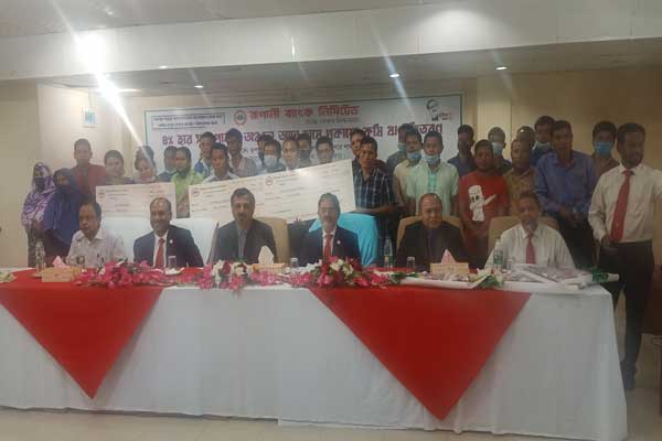 পাহাড়ের আদা চাষিদের পাশে রূপালী ব্যাংক