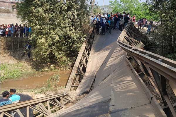 বেইলী ব্রীজ ভেঙ্গে বান্দরবান-রাঙামাটি সড়ক যোগাযোগ বিচ্ছিন্ন