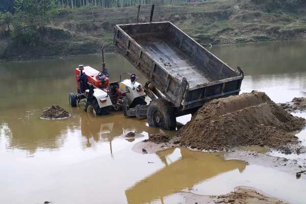 ভ্রাম্যমান আদালতের উপর হামলায় দুই পুলিশ সদস্য আহত