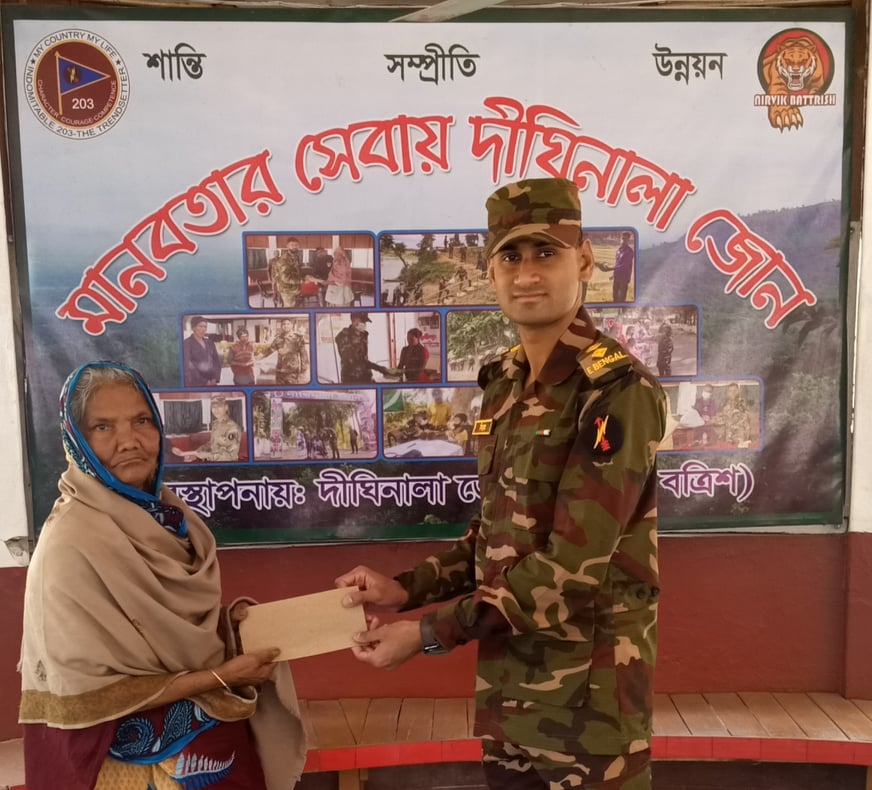 বৃদ্ধার ঘর মেরামতে জোনের অনুদান