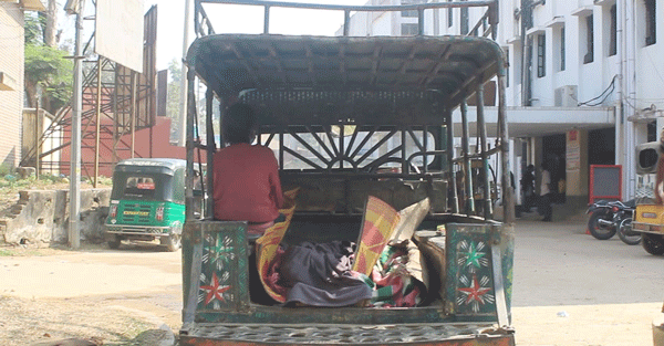 খাগড়াছড়িতে চাঁদের গাড়ি খাদে পড়ে নিহত ২