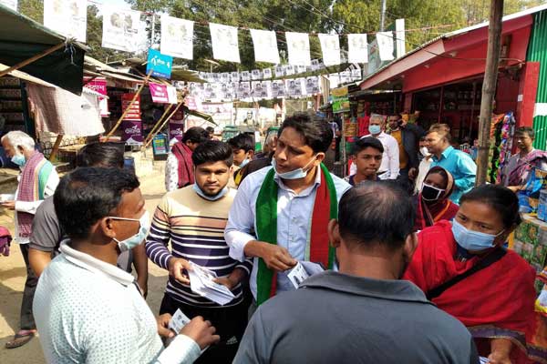 মেয়র হওয়ার স্বপ্ন নিয়ে ভোটের মাঠ চষে বেড়াচ্ছেন মান্নান