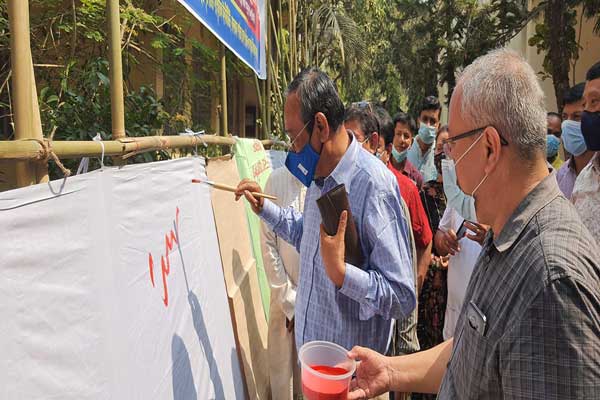 স্বাধীনতার পঞ্চাশে ৫০ ফুট দীর্ঘ ক্যানভাসে তুলে আনা হলো মুক্তিযুদ্ধের ইতিহাস
