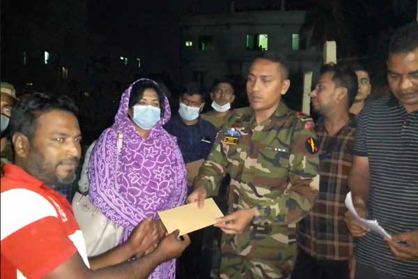 আগুনে ক্ষতিগ্রস্তদের পাশে রাঙামাটি রিজিয়ন