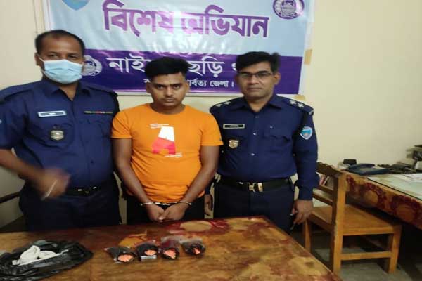 নাইক্ষ্যংছড়িতে ইয়াবা কারবারি আটক
