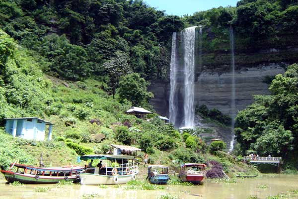 স্পিডবোটের ধাক্কায় প্রাণ গেল তরুণের !