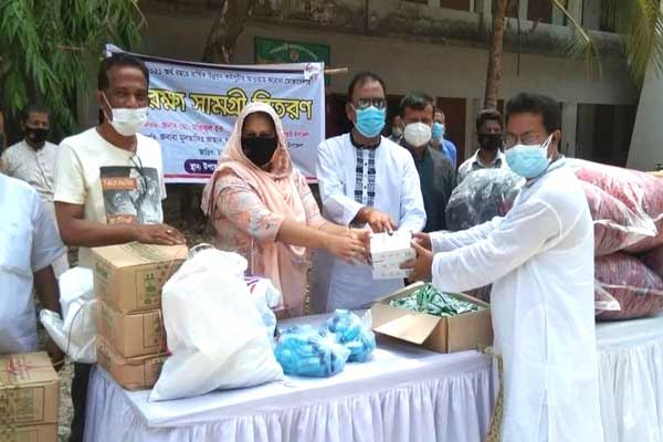 কাপ্তাইয়ে করোনা প্রতিরোধে সুরক্ষা সামগ্রী বিতরণ
