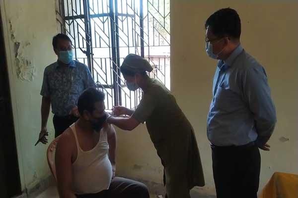 খাগড়াছড়িতে দ্বিতীয় পর্যায়ের করোনা টিকা প্রদান শুরু