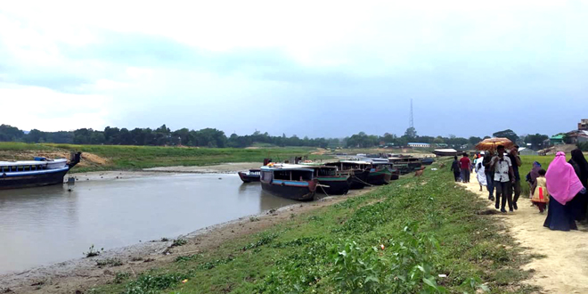 হ্রদ শুকিয়ে পাঁচ উপজেলার নৌ-চলাচল বিঘ্নিত