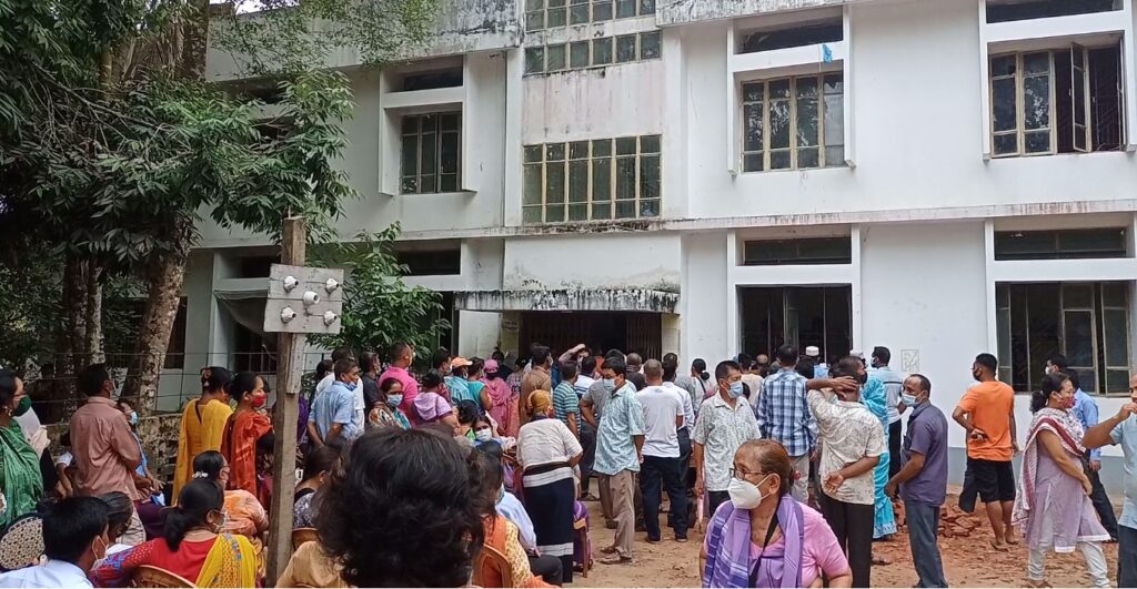 খাগড়াছড়িতে করোনার দ্বিতীয় টিকা নিয়ে হট্টগোল