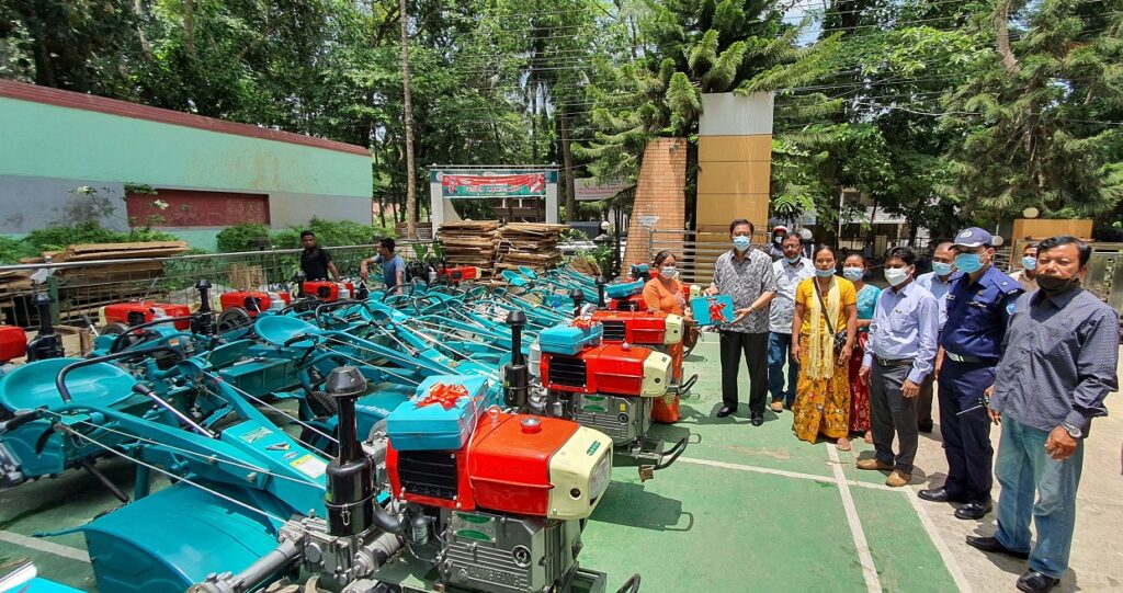 বান্দরবানে উন্নয়ন বোর্ডের কৃষিজ যন্ত্রপাতি বিতরণ