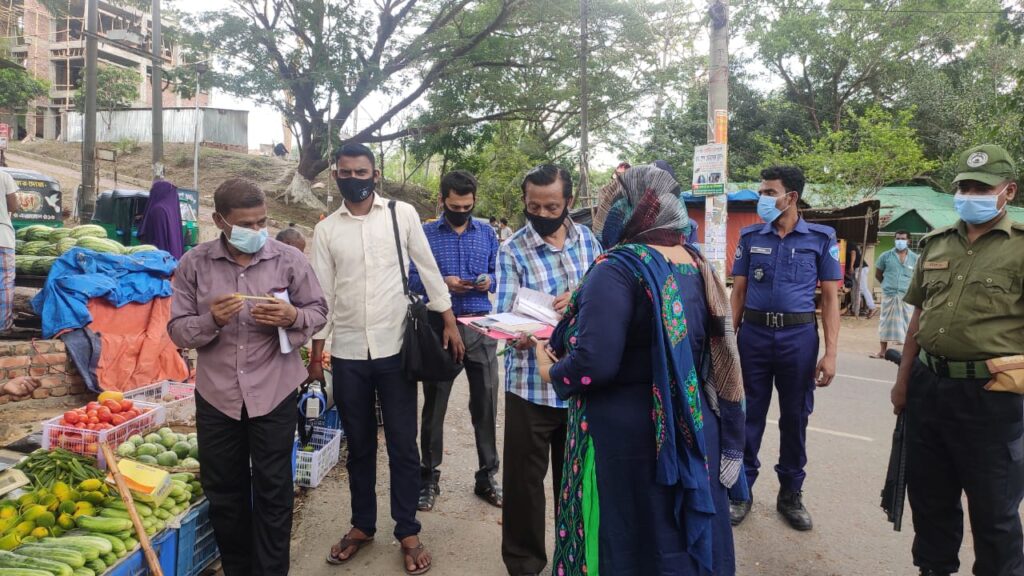 কাপ্তাইয়ে ঘুরতে এসে জরিমানা গুনলেন পর্যটকরা