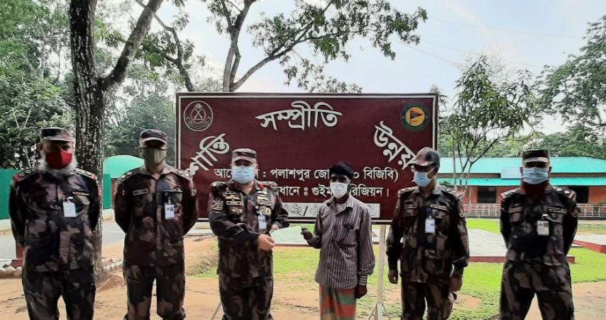 মাটিরাঙ্গায় অসহায় পরিবারের পাশে পলাশপুর বিজিবি