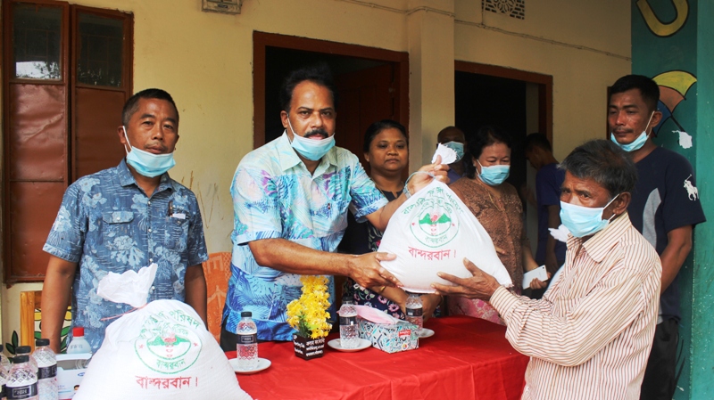 বান্দরবান সহস্রাধিক পরিবার পেলো প্রধানমন্ত্রীর উপহার