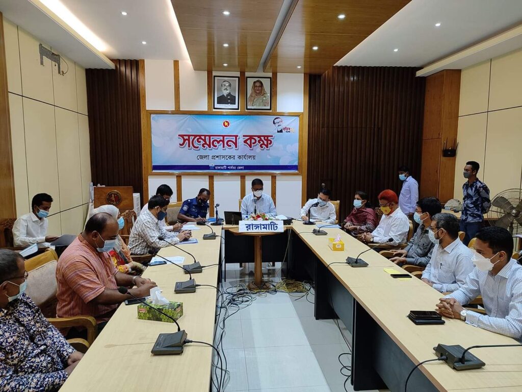 দুর্যোগে আশ্রয়কেন্দ্রে যেতে হবে, অন্যথায় ব্যবস্থা: জেলা প্রশাসক