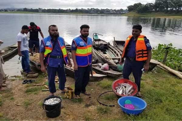 বিএফডিসি’র অভিযানে মাছ, নৌকা, জাল জব্দ
