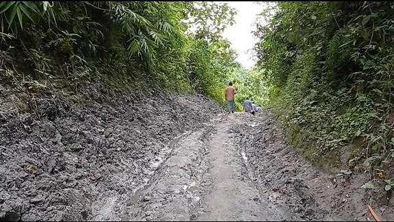 ৬৫টি পাড়ার জন্য মেঠোপথটি সংস্কার প্রয়োজন