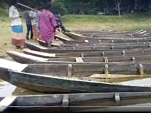 লংগদুতে জব্দকৃত নৌকা ও জাল নিলামে
