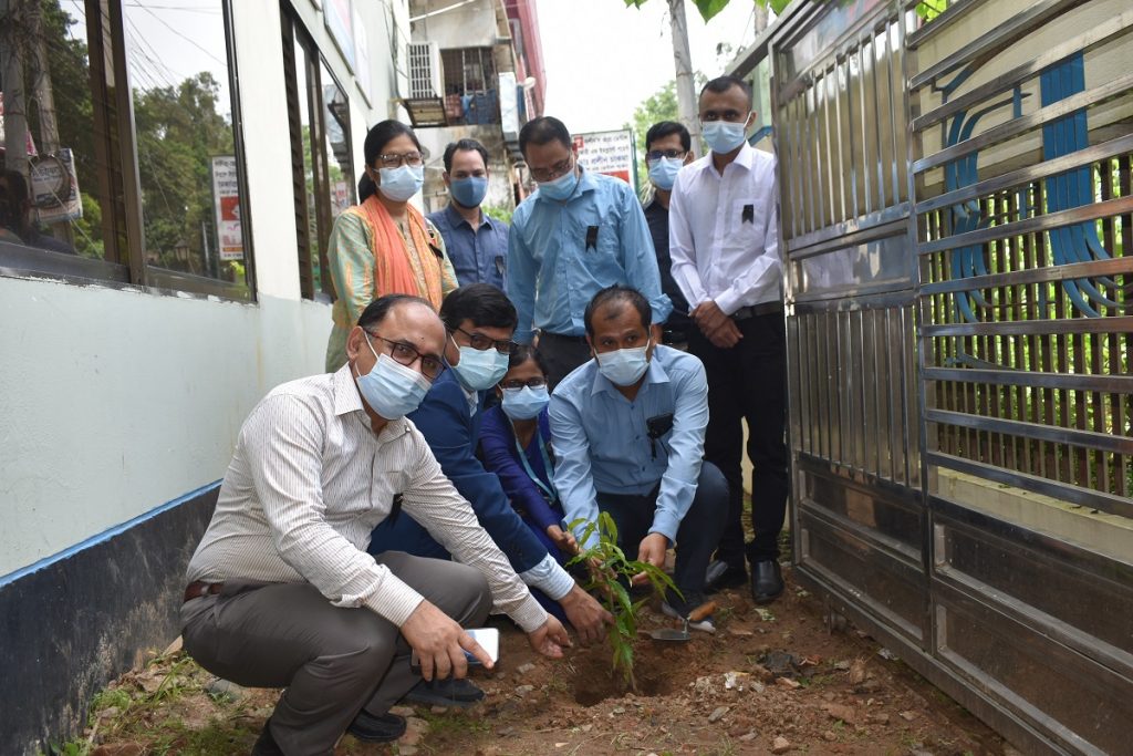রাঙামাটিতে জনতা ব্যাংকের বৃক্ষ রোপণ ও ত্রাণ বিতরণ